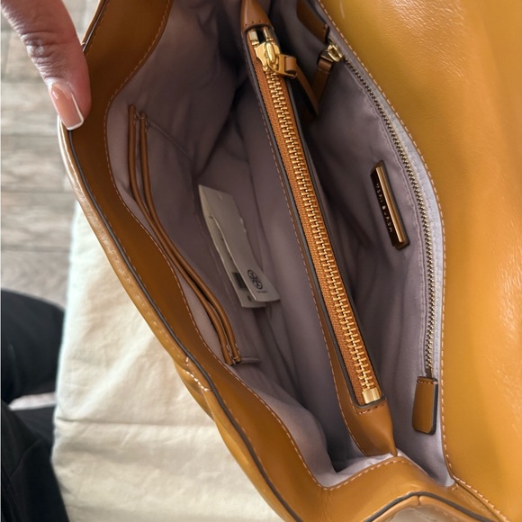 NWT, Tory Burch Women's Kira Diamond Quilt Convertible Shoulder Bag - Picture 12 of 14